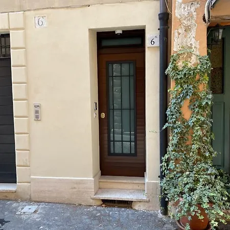Arco Di Parma Centro * ローマ